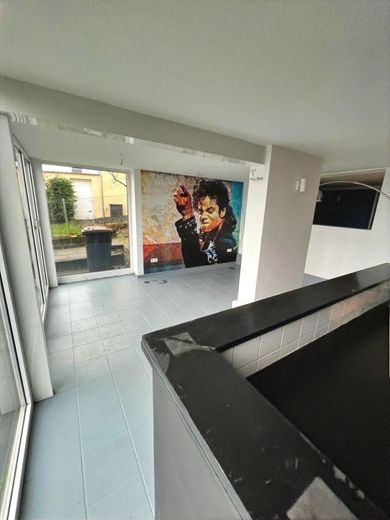 Modernes Familienparadies in Wuppertal-Heckinghausen -  kernsaniertes Einfamilienhaus mit Fernblick – Partykeller mit Bar