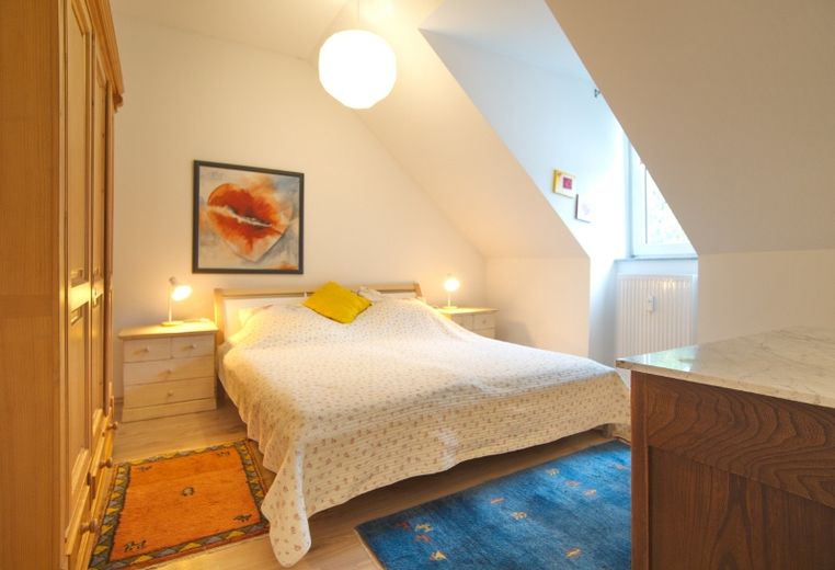 Gemütlich-moderne Wohnung im Dachgeschoss, komplett ausgestattet, ruhige Lage – 676925ab9587c99120586aee0281e589545d19ff.jpg