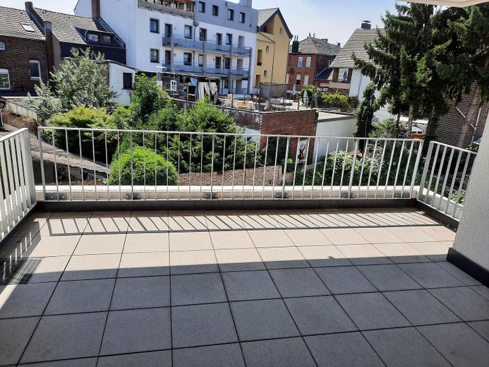GV-Stadt, 3 Z/K/D/B/Abst., 79 m² mit Süd-Balkon, Aufzug, barrierefrei, Wärmepumpe, PV-Strom – Balkon/Loggia