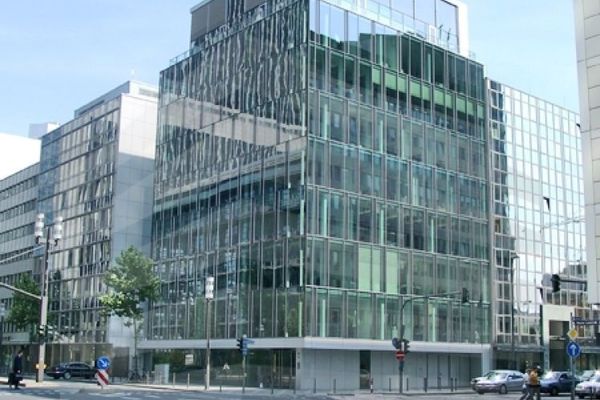 KLE!N - Sans commission - Au cœur du traditionnel quartier bancaire