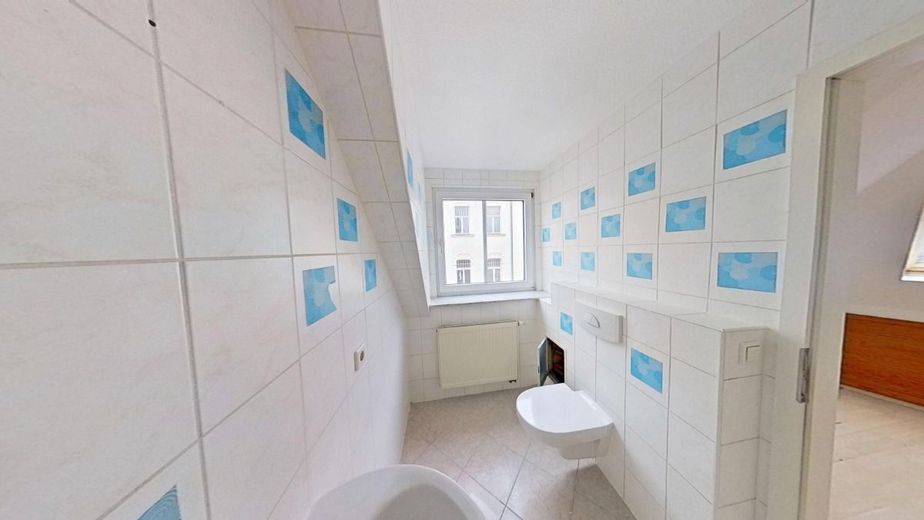 1-Raum Dachgeschosswohnung im Zentrum von Köthen – Badezimmer