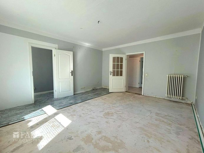 ***Ihr neues Zuhause im Grünen auf über 2.300 m² Grundstück*** – Wohnzimmer