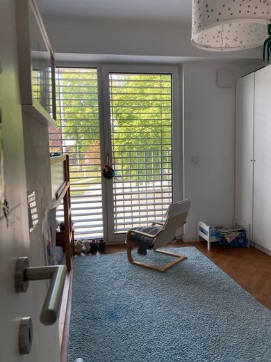 August Provisionsfrei! Stadthaus 5 Zi., 2 Bäder, 2 Dachterrassen, 2 TG – Energie A, Bezug Dez. – 1. OG