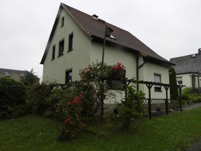 Freistehendes Einfamilienhaus mit Garten, Zufahrt und Garage in bevorzugter Höhenlage von Reichenbach OT Mylau zu verkaufen! – फोटो 1