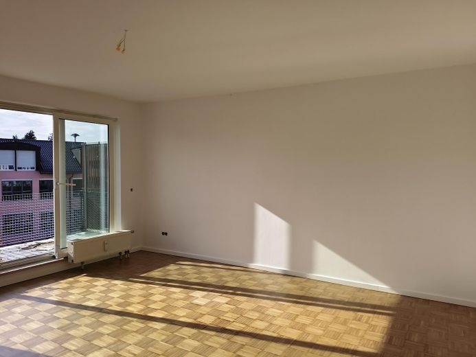 1-room apartment with great west-facing balcony – großes Zimmer