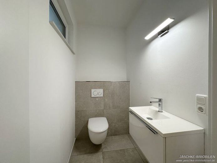 JÄSCHKE - Modernes Zweifamilienhaus mit hochwertiger Ausstattung – Gäste-WC (EG)