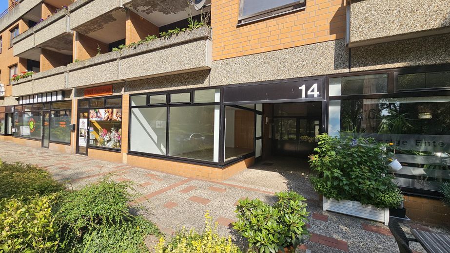 Helle Ladenfläche / Büro mit Schaufenster · 65 m² · direkt am Bahnhof Bad Bevensen · provisionsfrei – Außenansicht 2
