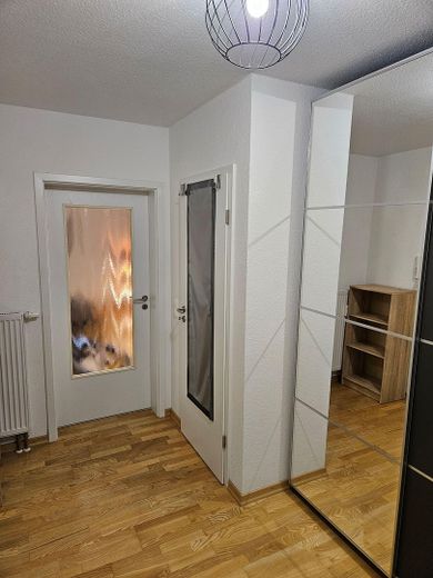 Schöne, ruhige und helle 3-Zimmerwohnung gegenüber Skyline Plaza – Flur 4