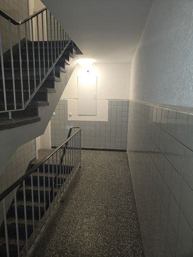 ¡Sin comisión y sin gastos adicionales! Edificio de viviendas plurifamiliar en Bochum – Flur