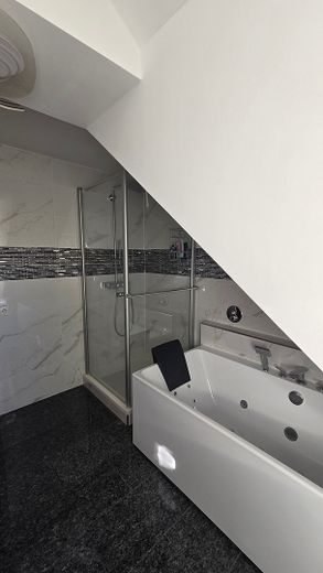 5-room maisonette apartment with whirlpool in Munich – Foto 6