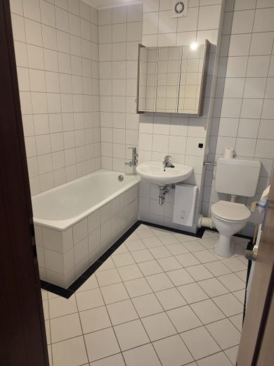 Abitazione maisonette di 4 locali inondata di luce con vista panoramica – senza provvigione, da privato – Badezimmer unten 