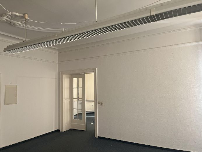 EG 104 mit Blick in 103