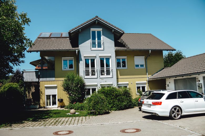 Dream KfW60 wooden house with two residential units in Isny Großholzleute – Foto 1