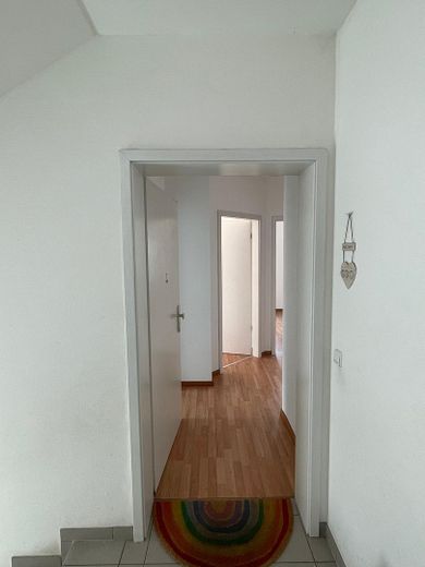 Amplio piso en propiedad de 3 habitaciones con balcón   **   sin comisión – Flur (Blick vom Hausflur)