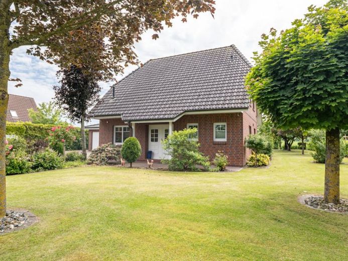 RESERVIERT - Großzügiges Einfamilienhaus mit modernem Wohnkomfort, Südterrasse und liebevoll angelegtem Garten – Foto 1