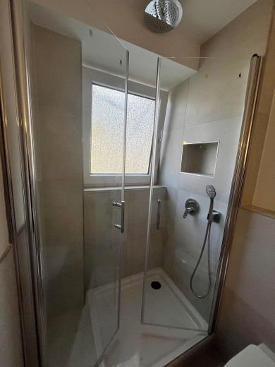 Kompleks tadilatlı: Gonsenheim’ın seçkin konumunda bol ışık alan 3 odalı daire – Dusche