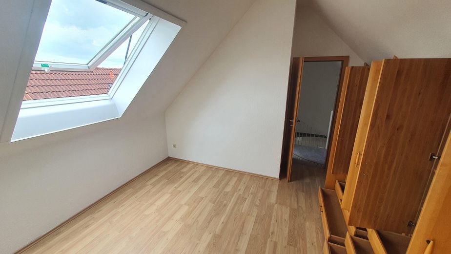 Helle 2 1/2-Zi.-Maisonette Whg. inkl. TG-Platz und zweitem Abstellraum in Kirchberg – फोटो 6