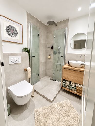 Da privato - Luminoso e tranquillo appartamento trilocale modernizzato + balcone, 2 bagni e vista sul verde – Duschbad