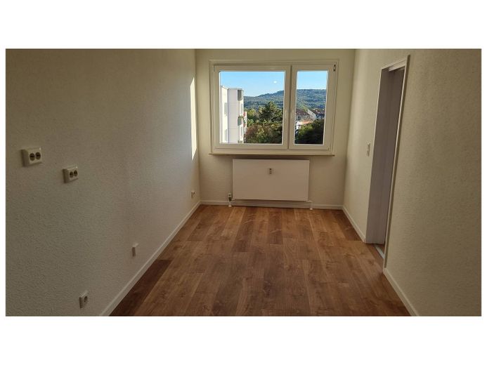 Appartamento di 3 locali ben suddiviso con balcone – Küche