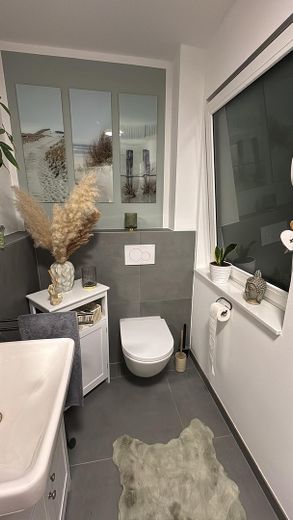 Neubau! Exklusive 3-Zimmer Wohnung mit Balkon! – Badezimmer