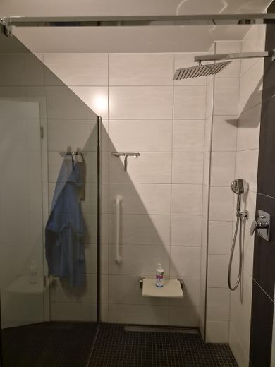 Vivienda en propiedad con rehabilitación energética integral y equipamiento de alta calidad – Bad