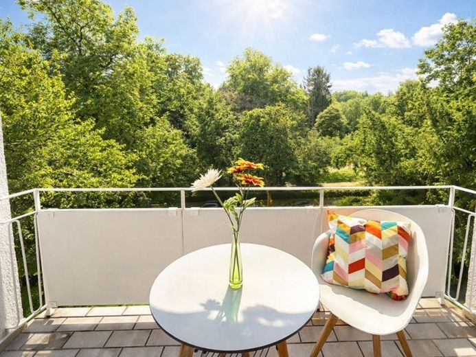 ¡Oportunidad excepcional!
Nerotal: ¡116 m² en la mejor ubicación de Wiesbaden! 3 habitaciones, 2 baños, 2 balcones, garaje – Foto 1