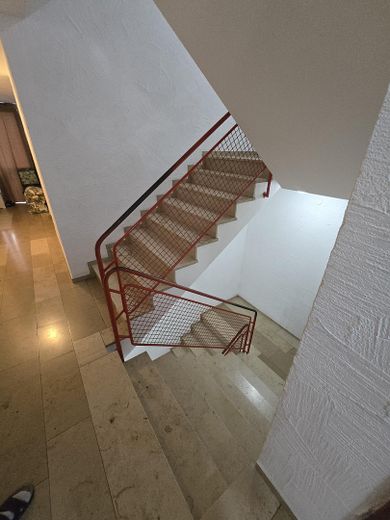 Luminoso appartamento di 3,5 locali (80 m²) in centro città – Treppenhaus