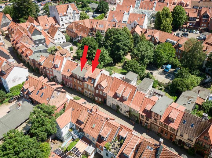 Provisionsfrei - mit stabilem Cashflow und Entwicklungspotenzial – Luftbild mit Markierung