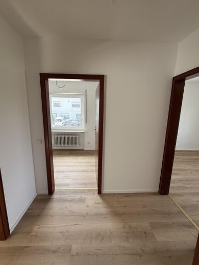Erstbezug nach Kernsanierung: Helle gepflegte 3-Zimmer-Whg mit Balkon in Lauda-Königshofen – Flur 2
