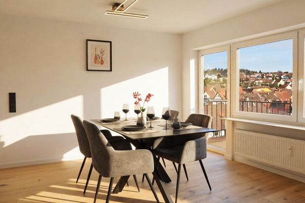 Sanierte 4-Zimmer Wohnung mit Balkon & traumhafter Aussicht