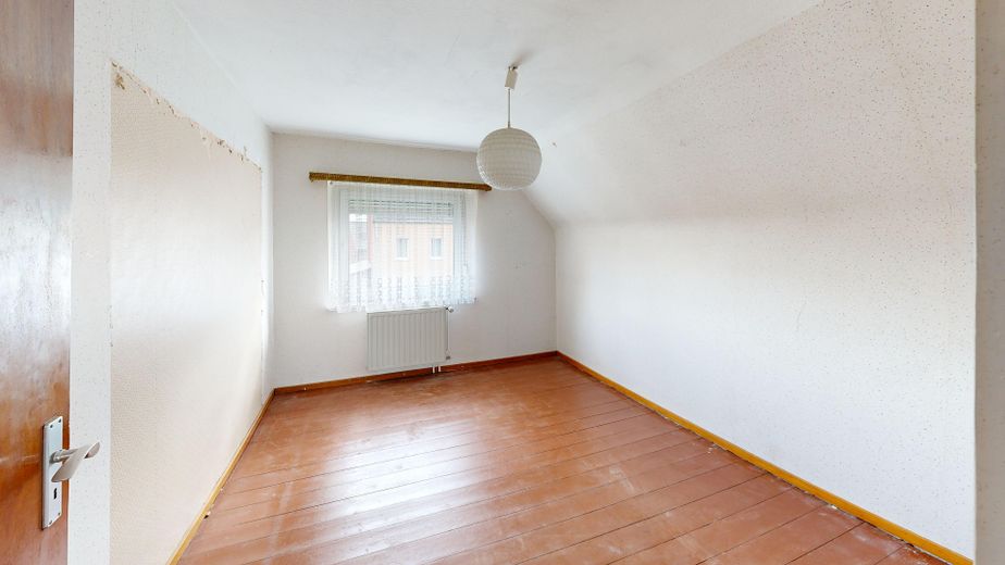 Maison individuelle indépendante avec grand terrain et beaucoup de potentiel – Obergeschoss Zimmer 3