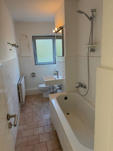 3 Zimmer Whg mit Balkon + Garage in St. Magnus 165.000€ !!Provisionsfrei!! – Badezimmer 