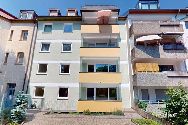 Casa plurifamiliare con 5 unità abitative e potenziale di sviluppo a Nürnberg-Mögeldorf