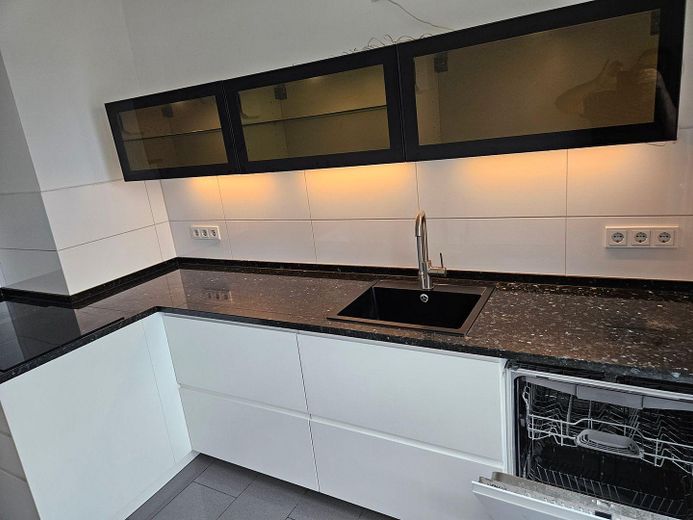 Zukunftssicheres Familiendomizil:  mit Kamin in zentraler Top-Lage! – Küche