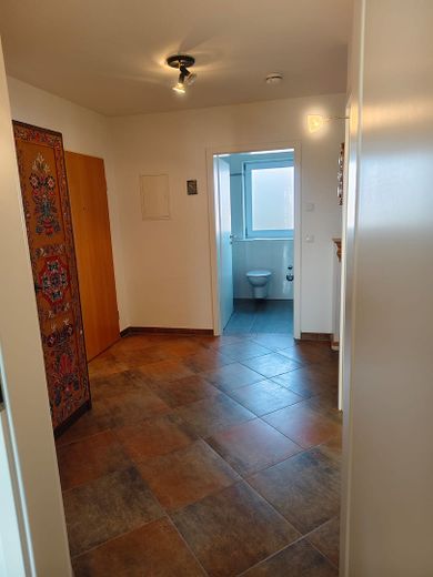 Zentral gelegene 80qm-Wohnung mit großem Sonnenbalkon – Flur