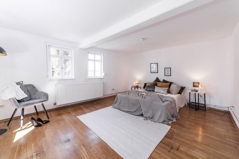 Traumhaftes Fachwerkhaus mit großem Grundstück und Terrasse – Schlafzimmer