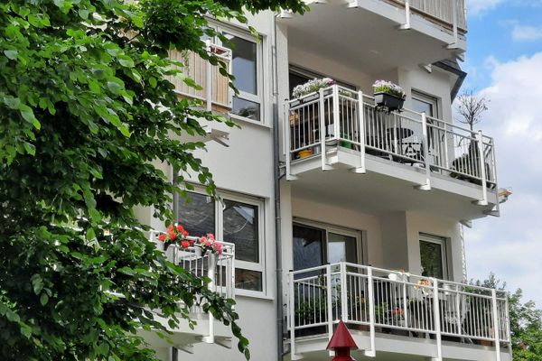 2 sonnige WE (5% Rendite) TOP gepflegt, Balkon, Aufzug, ruhig und trotzdem mitten in Zwickau!