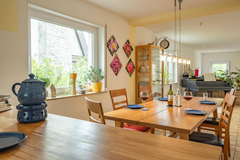 Energieeffizientes Einfamilienhaus - biologisch saniert und einzugsfertig – Esszimmer