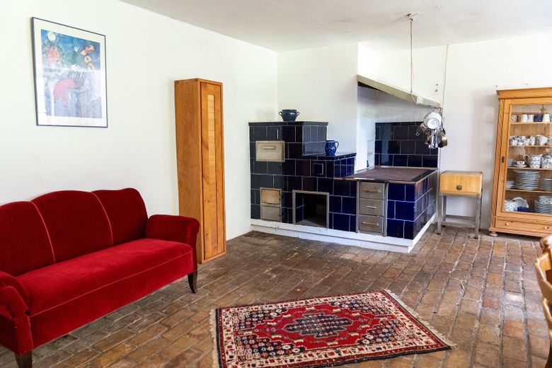Landhaus unter Reet am See, Gästewohnung, Stallungen, Weiden und Wald. – Küche