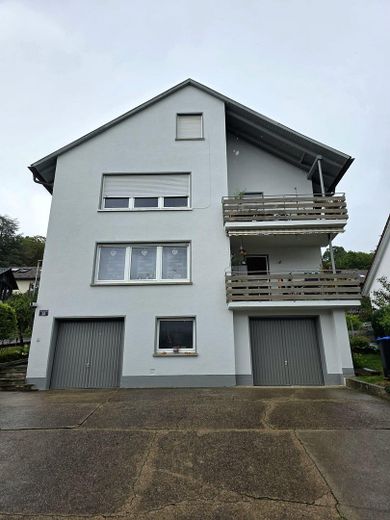 Außenansicht mit Balkon