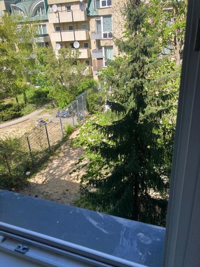 Provisyon yok. Neukölln'ün kalbinde ışıkla dolu ve geniş eski bina dairesi – Blick aus dem Fenster