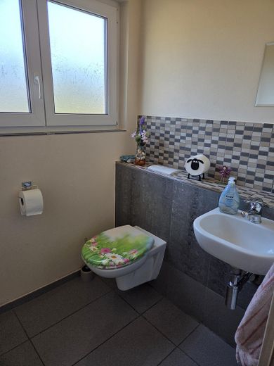 Tanto spazio, tante possibilità: casa plurifamiliare con ampio terreno! – EG Gäste WC