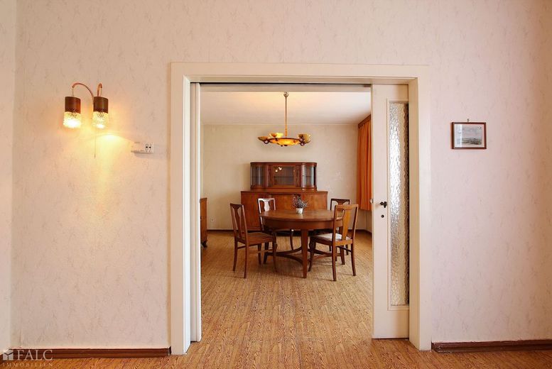Lichtdurchflutetes Wohnzimmer