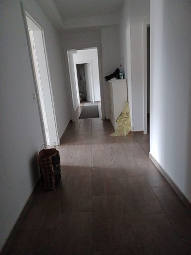 Przestronne 3-pokojowe mieszkanie tarasowe na pochyłym terenie z tarasem od strony południowej i 2 miejscami parkingowymi – Zdjęcie 5