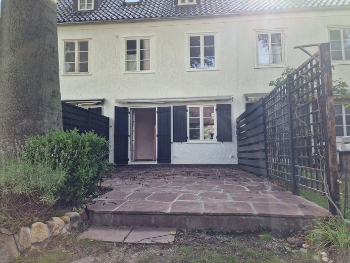 Fundstück: Schönes, sehr individuelles Reihenmittelhaus für Pärchen – Terrasse EG
