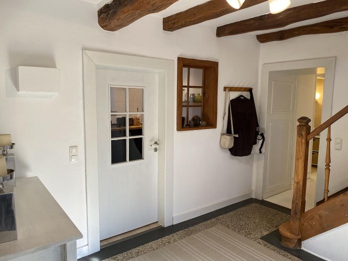 Idyllischer Rückzugsort: Charmantes Bruchsteinhaus mit toskanischem Innenhof – Flur