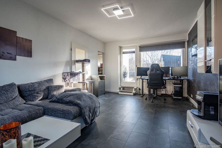 Hochwertig renovierte Eigentumswohnung in guter Lage Hannovers  -  Wohntraum in Gross-Buchholz! – Wohnzimmer - Ansicht 2