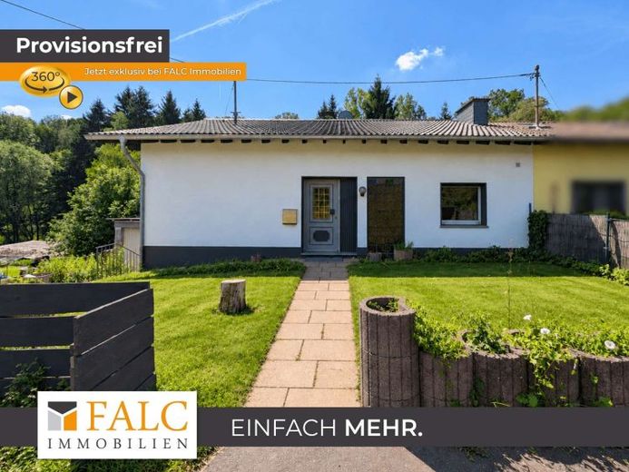 Ruhig gelegene Doppelhaushälfte mit viel Platz und Naturteich – Foto 1