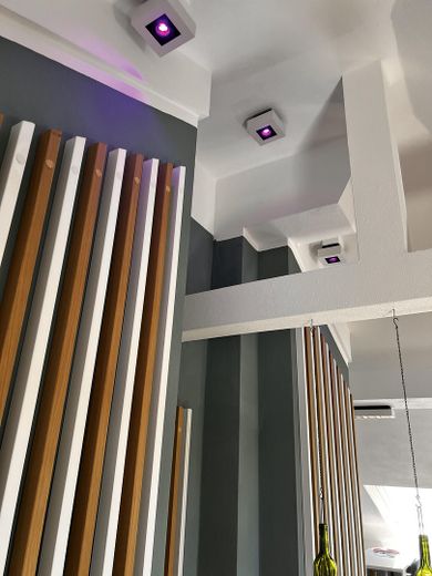 Attraktif, tam mobilyalı 2 odalı çatı katı dairesi, TG ve bodrum dahil, U-Bahn Harras – Dachkonstuktion