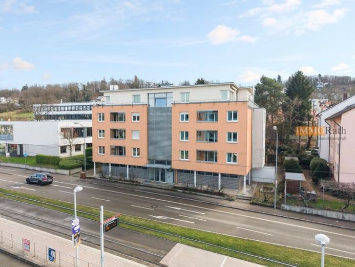 IMMORath.de - Gepflegte 2-Zimmer-Wohnung mit Balkon und Einbauküche in Freiburg – Foto 1